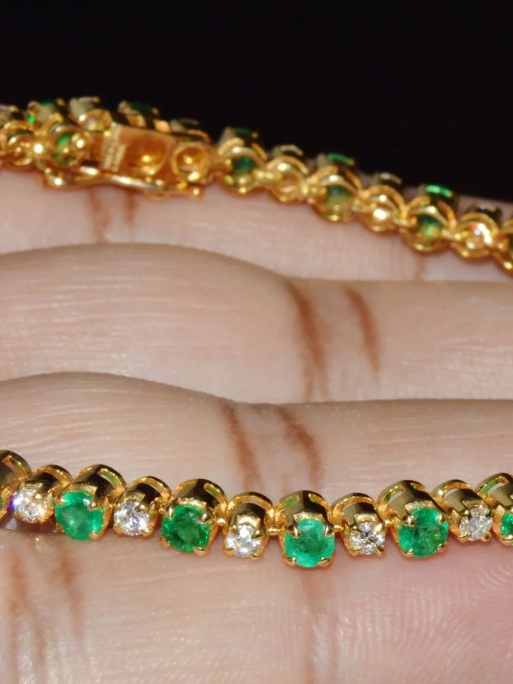Certified Natural 4.90Cts VS F Diamond Emerald 18K Solid Gold Tennis Bracelet